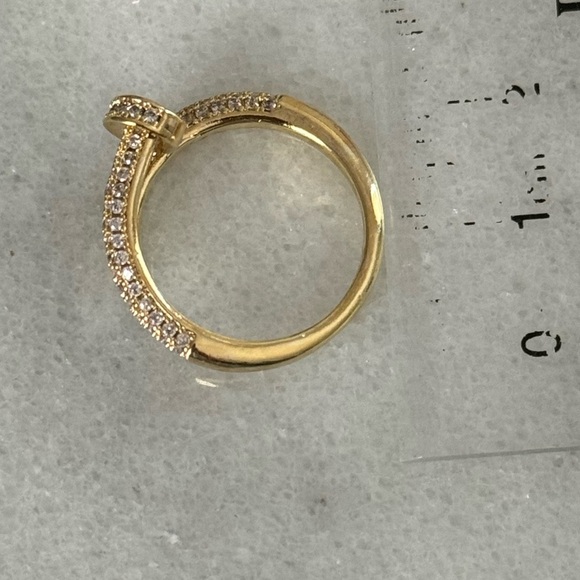 New Drop Gold Crystal Pave Nail Wrap Ring
Brand New - Picture 4 of 5